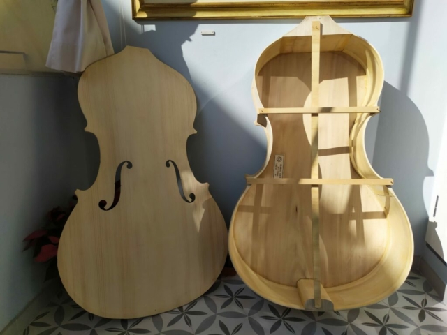 Tavola armonica e cassa pronte per l'incollaggio